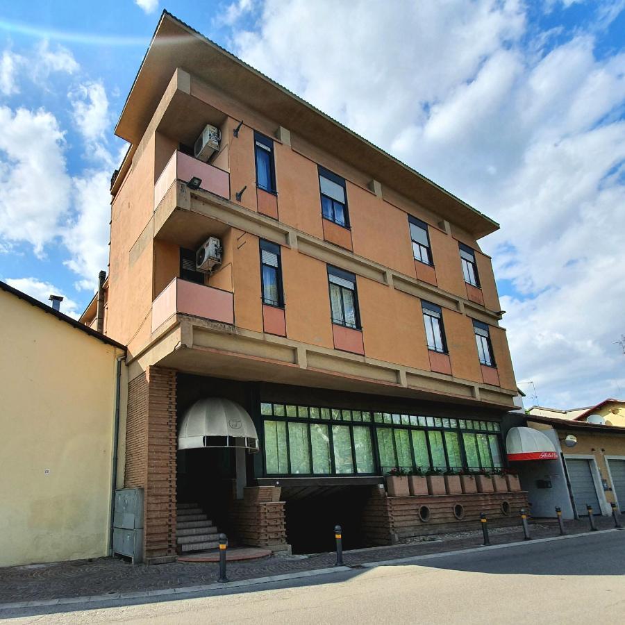 Hotel Perla Massa Lombarda Екстер'єр фото