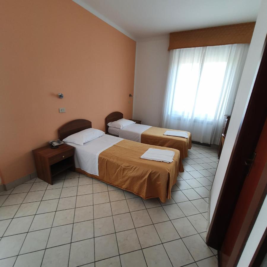 Hotel Perla Massa Lombarda Екстер'єр фото