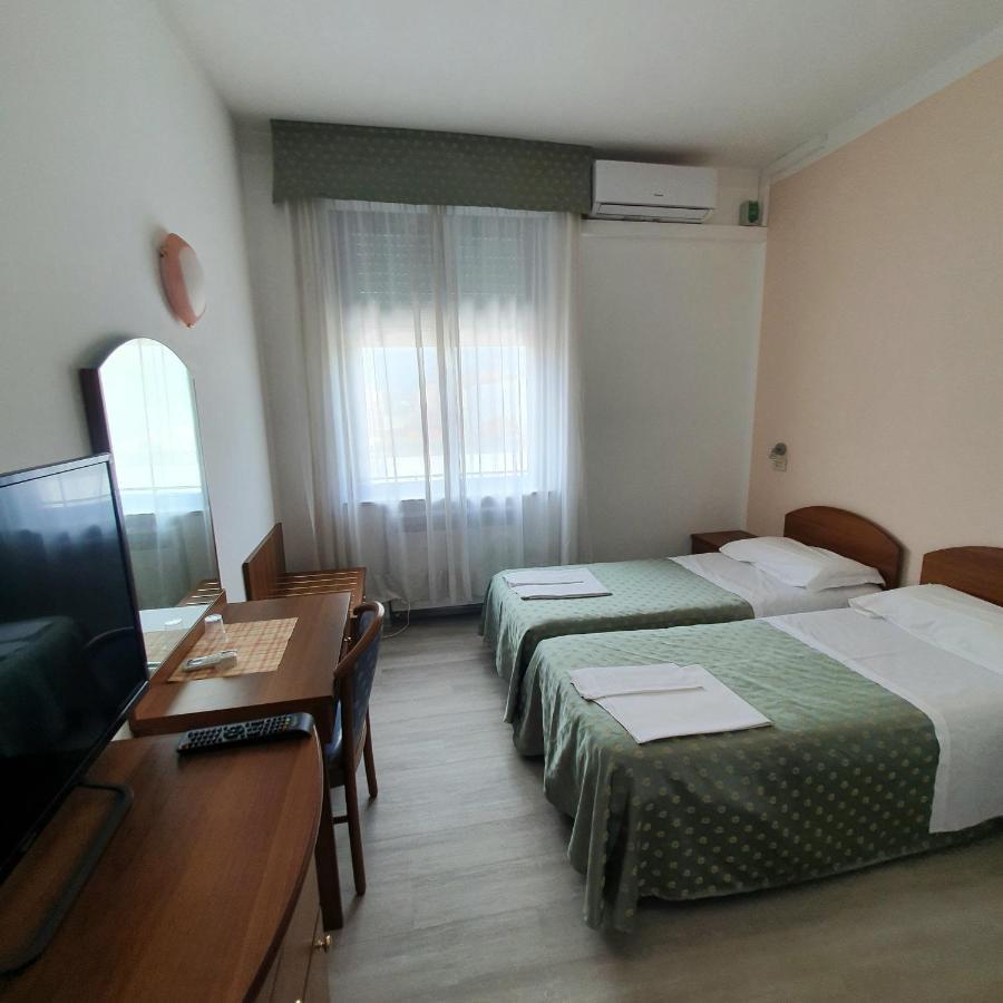 Hotel Perla Massa Lombarda Екстер'єр фото